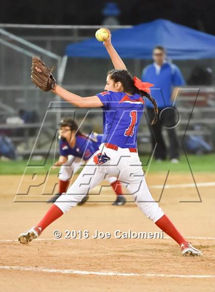 Thumbnail 2 in San Antonio Memorial vs McCollum (South San Tournament) photogallery.