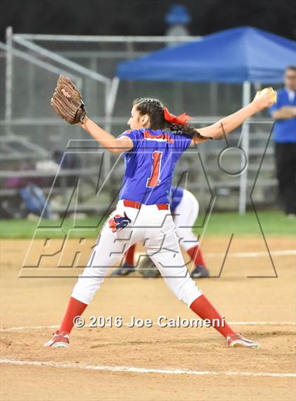 Thumbnail 1 in San Antonio Memorial vs McCollum (South San Tournament) photogallery.