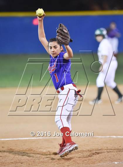 Thumbnail 2 in San Antonio Memorial vs McCollum (South San Tournament) photogallery.