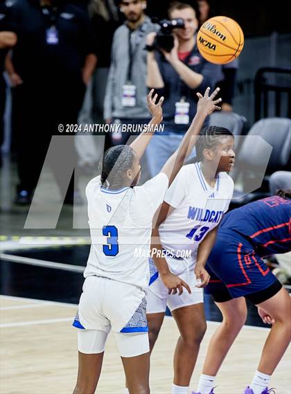 Thumbnail 2 in Montgomery vs Oakland (CIF State D5 Final) photogallery.