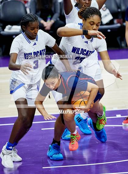 Thumbnail 2 in Montgomery vs Oakland (CIF State D5 Final) photogallery.