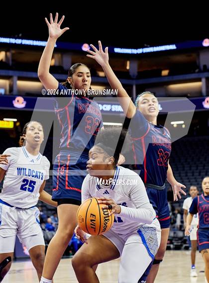 Thumbnail 1 in Montgomery vs Oakland (CIF State D5 Final) photogallery.