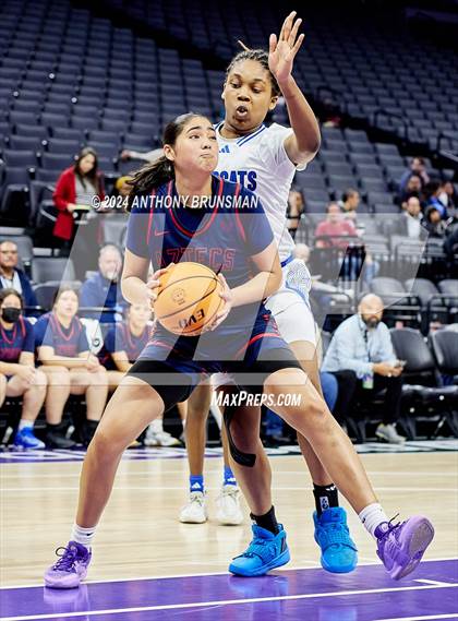 Thumbnail 3 in Montgomery vs Oakland (CIF State D5 Final) photogallery.