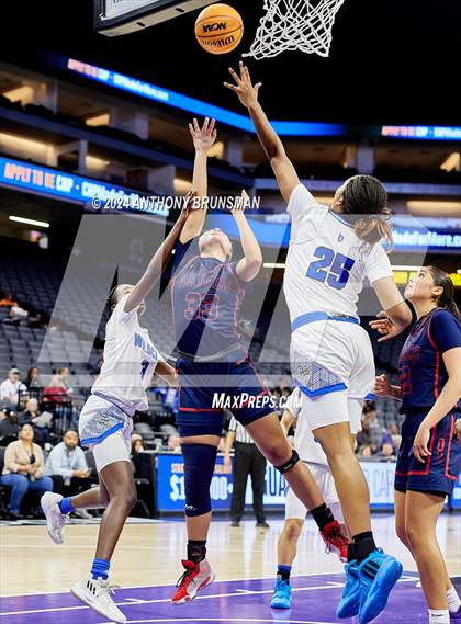 Thumbnail 1 in Montgomery vs Oakland (CIF State D5 Final) photogallery.