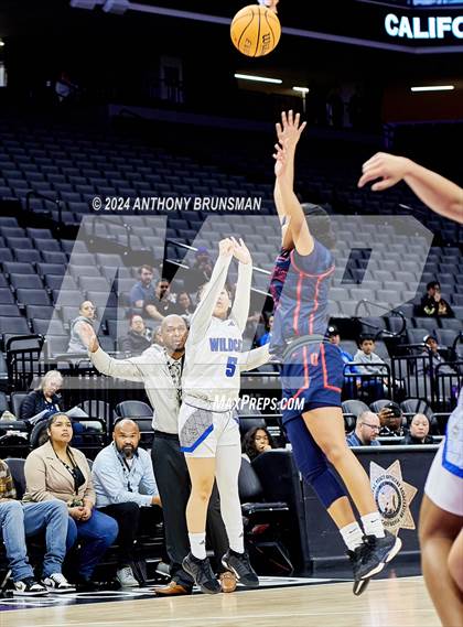 Thumbnail 3 in Montgomery vs Oakland (CIF State D5 Final) photogallery.
