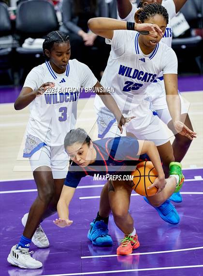 Thumbnail 3 in Montgomery vs Oakland (CIF State D5 Final) photogallery.