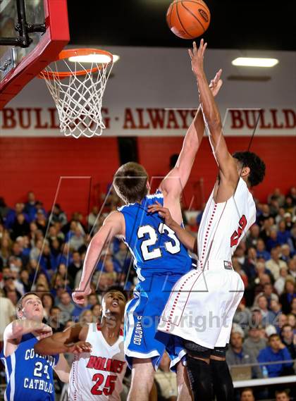 Thumbnail 2 in Covington Catholic @ Holmes photogallery.