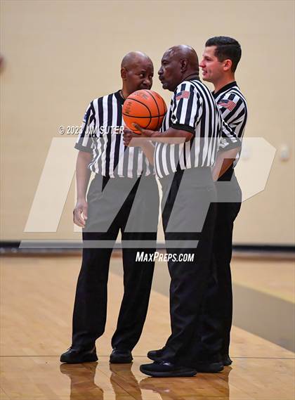Thumbnail 2 in Rudder vs LBJ Austin (UIL 5A Reg III Area Playoff) photogallery.