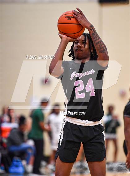 Thumbnail 2 in Rudder vs LBJ Austin (UIL 5A Reg III Area Playoff) photogallery.