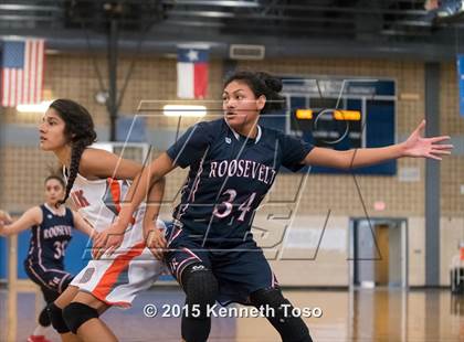 Thumbnail 1 in Roosevelt vs. Burbank (SAISD Tournament) photogallery.
