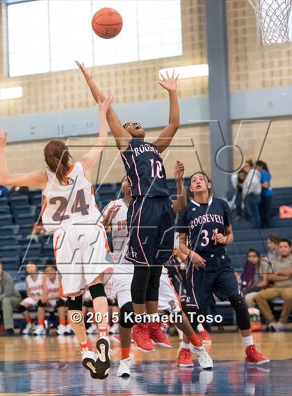 Thumbnail 2 in Roosevelt vs. Burbank (SAISD Tournament) photogallery.