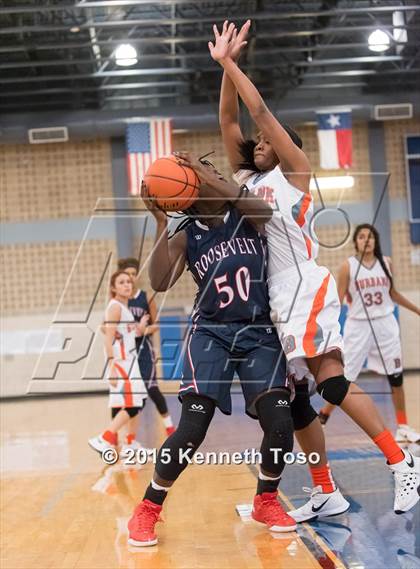 Thumbnail 2 in Roosevelt vs. Burbank (SAISD Tournament) photogallery.