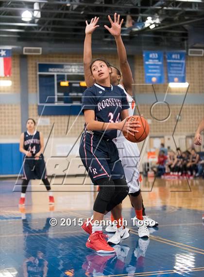 Thumbnail 2 in Roosevelt vs. Burbank (SAISD Tournament) photogallery.