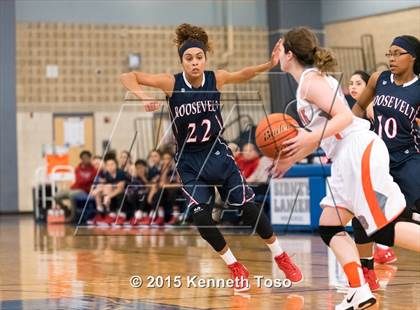 Thumbnail 2 in Roosevelt vs. Burbank (SAISD Tournament) photogallery.