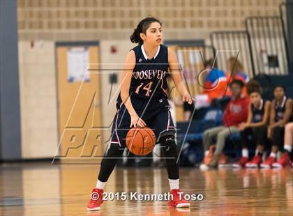 Thumbnail 3 in Roosevelt vs. Burbank (SAISD Tournament) photogallery.