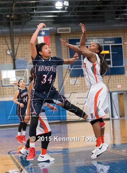 Thumbnail 3 in Roosevelt vs. Burbank (SAISD Tournament) photogallery.
