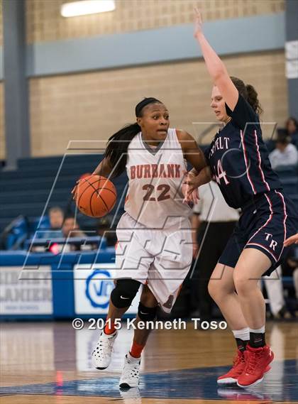 Thumbnail 1 in Roosevelt vs. Burbank (SAISD Tournament) photogallery.