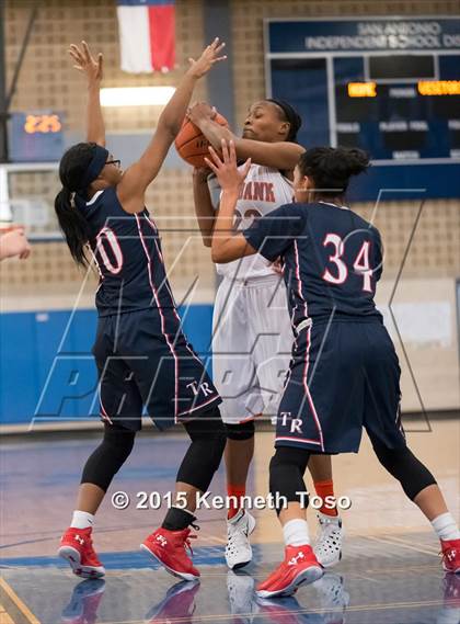 Thumbnail 1 in Roosevelt vs. Burbank (SAISD Tournament) photogallery.
