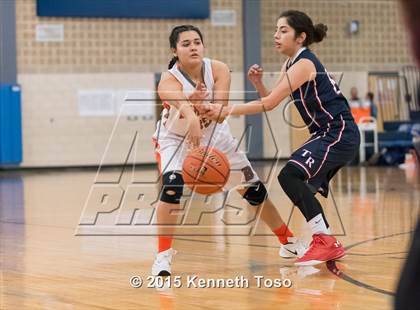 Thumbnail 3 in Roosevelt vs. Burbank (SAISD Tournament) photogallery.