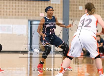 Thumbnail 3 in Roosevelt vs. Burbank (SAISD Tournament) photogallery.