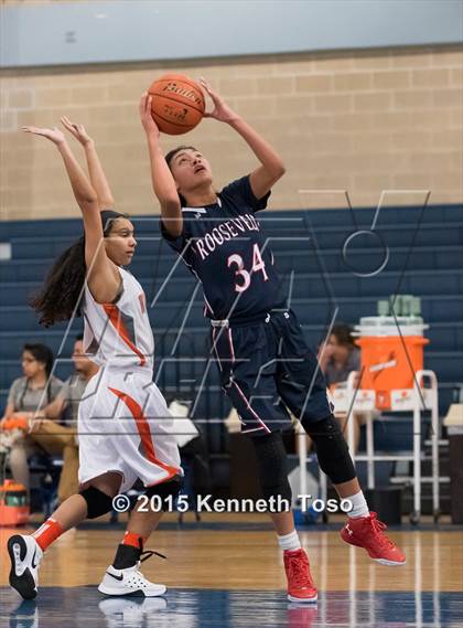 Thumbnail 1 in Roosevelt vs. Burbank (SAISD Tournament) photogallery.