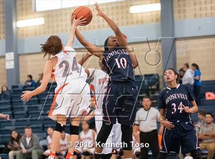 Thumbnail 3 in Roosevelt vs. Burbank (SAISD Tournament) photogallery.