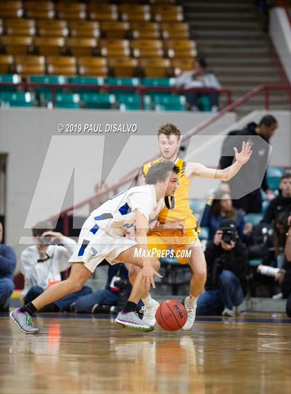 Thumbnail 1 in Longmont vs. Pueblo East (CHSAA 4A Final Four) photogallery.