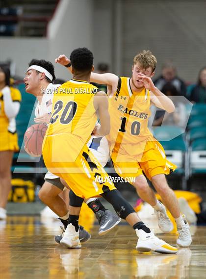 Thumbnail 3 in Longmont vs. Pueblo East (CHSAA 4A Final Four) photogallery.