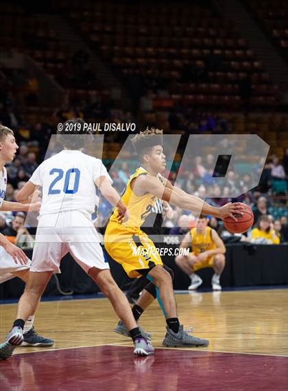 Thumbnail 3 in Longmont vs. Pueblo East (CHSAA 4A Final Four) photogallery.