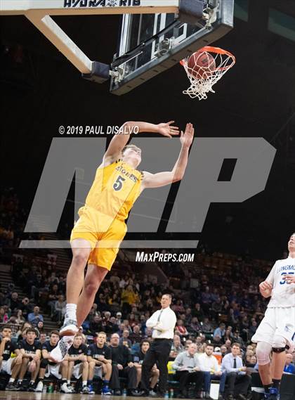 Thumbnail 2 in Longmont vs. Pueblo East (CHSAA 4A Final Four) photogallery.