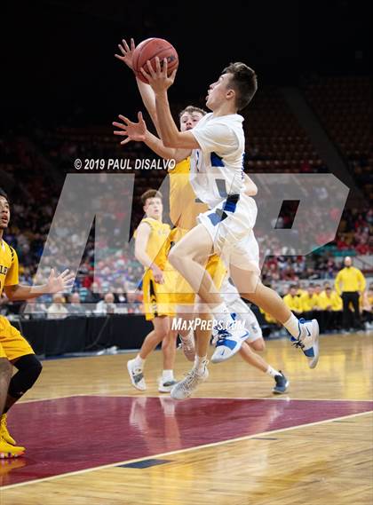 Thumbnail 3 in Longmont vs. Pueblo East (CHSAA 4A Final Four) photogallery.