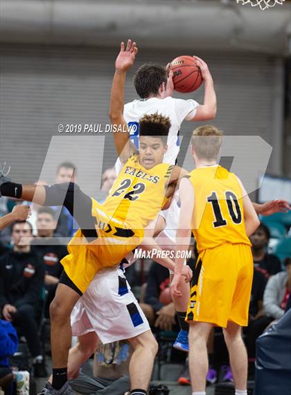 Thumbnail 3 in Longmont vs. Pueblo East (CHSAA 4A Final Four) photogallery.