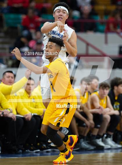 Thumbnail 2 in Longmont vs. Pueblo East (CHSAA 4A Final Four) photogallery.