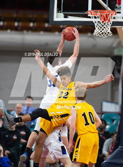 Thumbnail 2 in Longmont vs. Pueblo East (CHSAA 4A Final Four) photogallery.