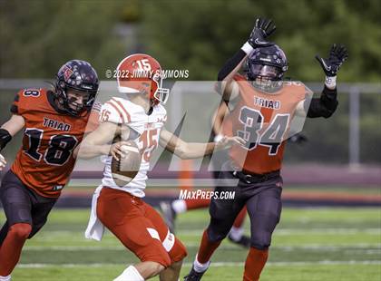 Thumbnail 2 in Triad @ Centralia (IHSA 5A First Round Playoffs) photogallery.