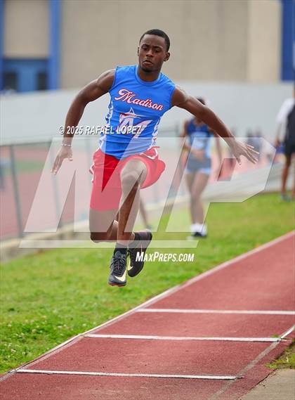 Thumbnail 2 in Dave Bethany Relays (Triple Jump) photogallery.