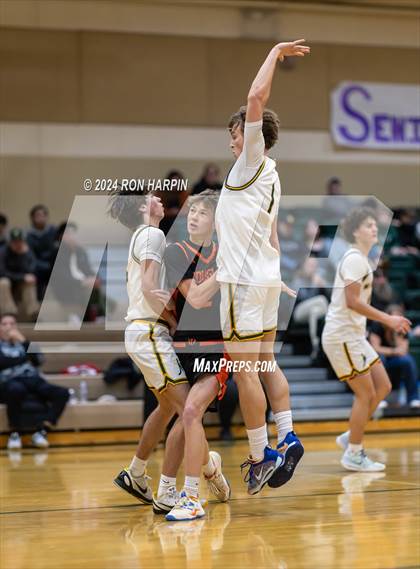 Thumbnail 1 in Douglas @ Bishop Manogue photogallery.