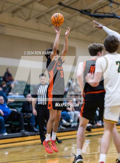 Thumbnail 3 in Douglas @ Bishop Manogue photogallery.
