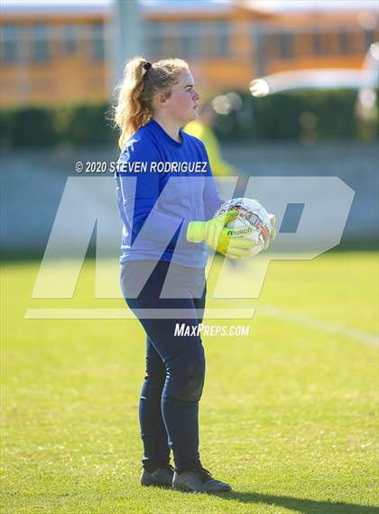 Thumbnail 3 in Lincoln vs. Hilmar photogallery.