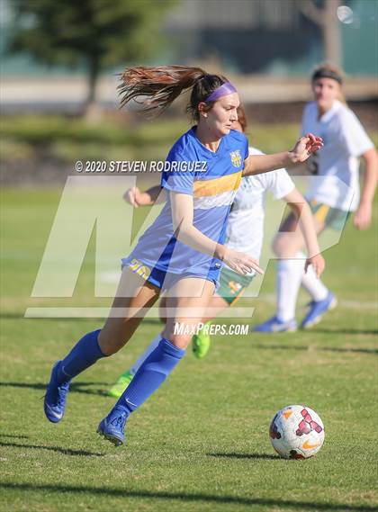 Thumbnail 3 in Lincoln vs. Hilmar photogallery.