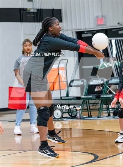 Thumbnail 3 in Carolina Friends vs. Berean Baptist Academy (Grace Christian School Crusader Classic) photogallery.