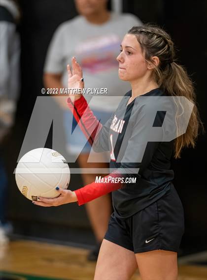 Thumbnail 2 in Carolina Friends vs. Berean Baptist Academy (Grace Christian School Crusader Classic) photogallery.