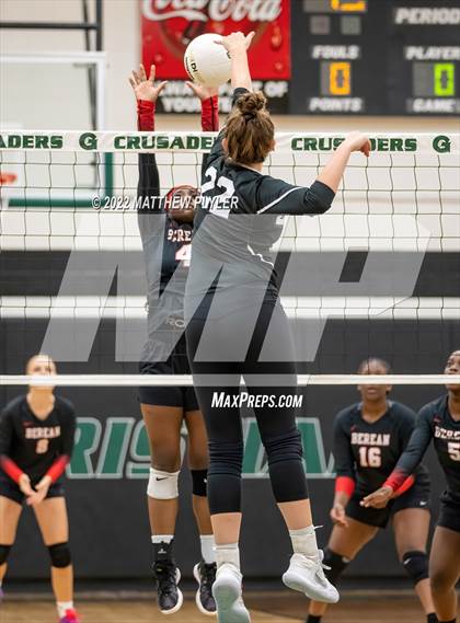Thumbnail 2 in Carolina Friends vs. Berean Baptist Academy (Grace Christian School Crusader Classic) photogallery.