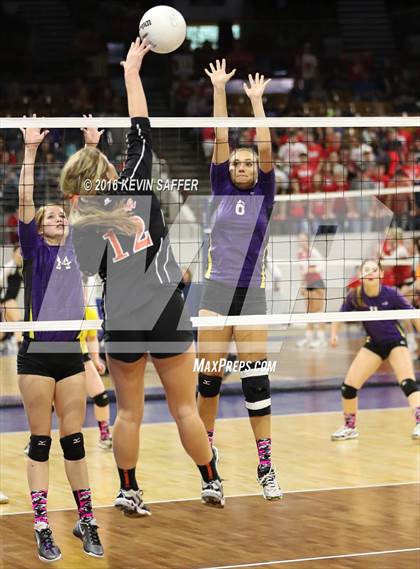 Thumbnail 1 in Kit Carson vs. Kiowa (CHSAA 1A Semifinal) photogallery.