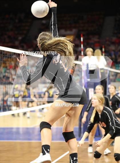 Thumbnail 2 in Kit Carson vs. Kiowa (CHSAA 1A Semifinal) photogallery.