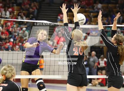Thumbnail 2 in Kit Carson vs. Kiowa (CHSAA 1A Semifinal) photogallery.