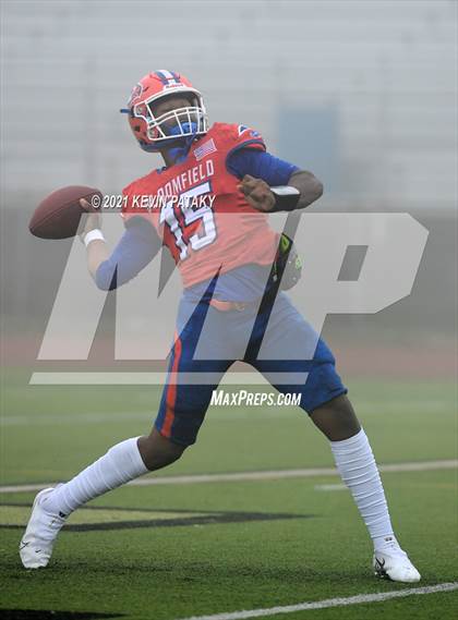Thumbnail 2 in Cromwell/Portland vs. Bloomfield (CIAC Class S Final) photogallery.