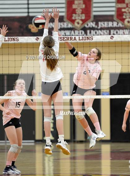 Thumbnail 2 in Mater Dei @ JSerra Catholic photogallery.