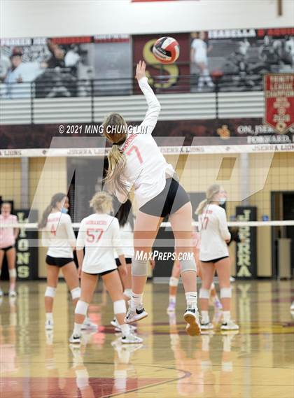 Thumbnail 1 in Mater Dei @ JSerra Catholic photogallery.
