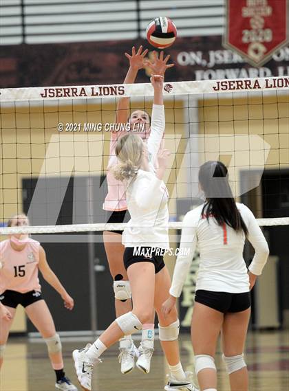 Thumbnail 1 in Mater Dei @ JSerra Catholic photogallery.